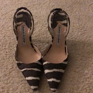 Manolo Blahnik printed Carolyne heels.